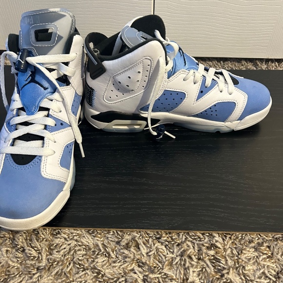 Jordan 6 Retro University Blue - Picture 2 of 8